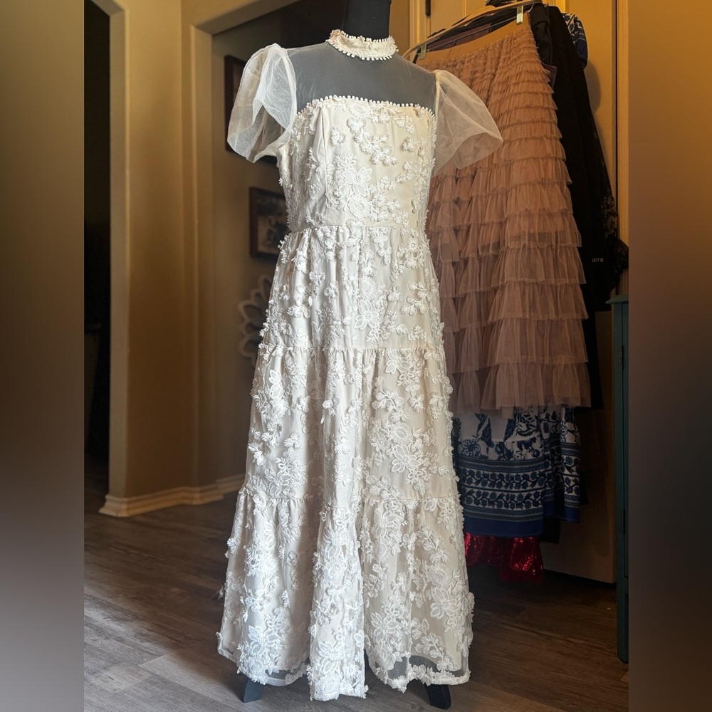Elegant White Floral Lace Dress